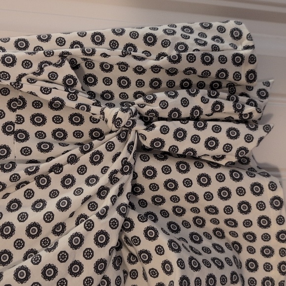 Land's End Circle Pattern Top, Size Large 14-16 - Picture 4 of 5